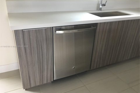 Condominio en alquiler en Doral, Florida, 3 dormitorios, 140.93 m2 № 1840920 - foto 6