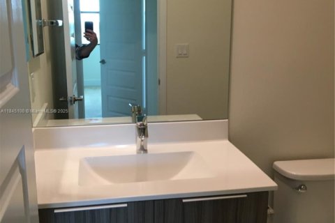 Condominio en alquiler en Doral, Florida, 3 dormitorios, 140.93 m2 № 1840920 - foto 21
