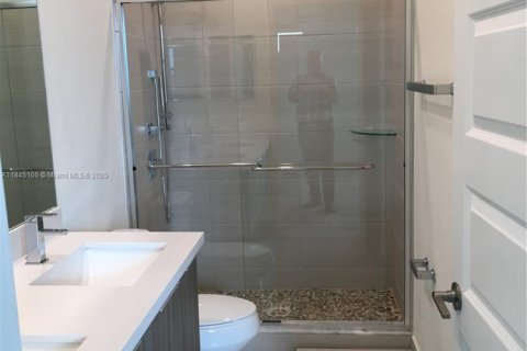 Condominio en alquiler en Doral, Florida, 3 dormitorios, 140.93 m2 № 1840920 - foto 15