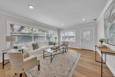 House in Tampa, Florida 5 bedrooms, 320.61 sq.m. № 1886050 - photo 19