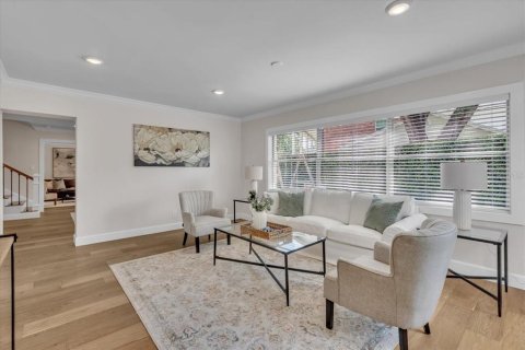 House in Tampa, Florida 5 bedrooms, 320.61 sq.m. № 1886050 - photo 20