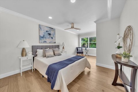 House in Tampa, Florida 5 bedrooms, 320.61 sq.m. № 1886050 - photo 27