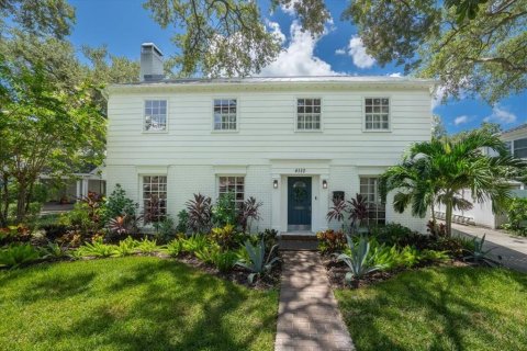 House in Tampa, Florida 5 bedrooms, 320.61 sq.m. № 1886050 - photo 1