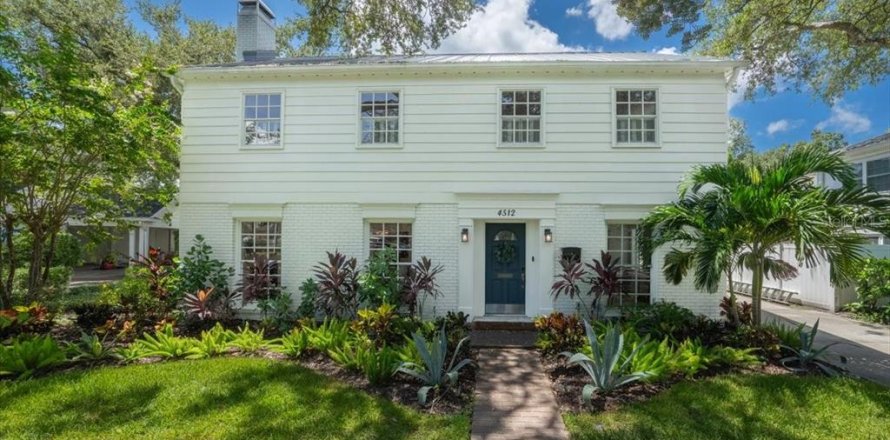 House in Tampa, Florida 5 bedrooms, 320.61 sq.m. № 1886050