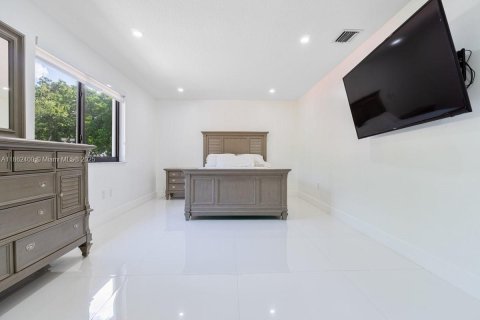 Villa ou maison à vendre à Miami, Floride: 4 chambres, 249.07 m2 № 1979287 - photo 14