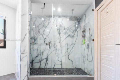 Villa ou maison à vendre à Miami, Floride: 4 chambres, 249.07 m2 № 1979287 - photo 18