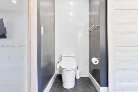 Villa ou maison à vendre à Miami, Floride: 4 chambres, 249.07 m2 № 1979287 - photo 17