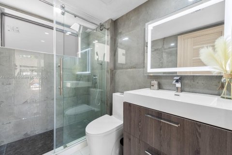 Villa ou maison à vendre à Miami, Floride: 4 chambres, 249.07 m2 № 1979287 - photo 21