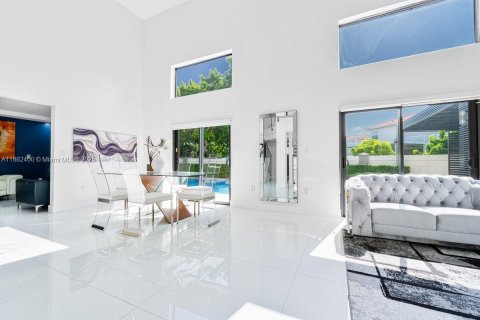 Villa ou maison à vendre à Miami, Floride: 4 chambres, 249.07 m2 № 1979287 - photo 7