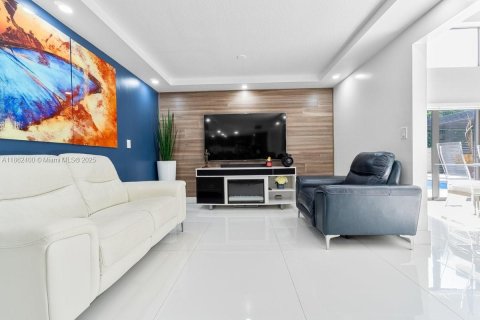 Villa ou maison à vendre à Miami, Floride: 4 chambres, 249.07 m2 № 1979287 - photo 8