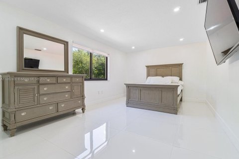Villa ou maison à vendre à Miami, Floride: 4 chambres, 249.07 m2 № 1979287 - photo 15
