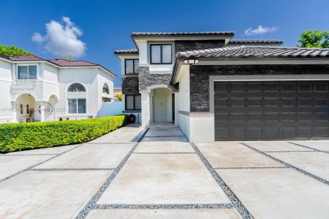 Villa ou maison à vendre à Miami, Floride: 4 chambres, 249.07 m2 № 1979287 - photo 2