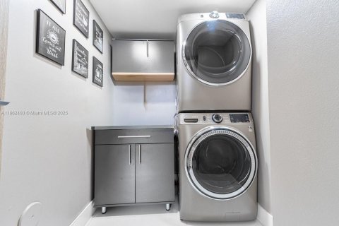 Villa ou maison à vendre à Miami, Floride: 4 chambres, 249.07 m2 № 1979287 - photo 26