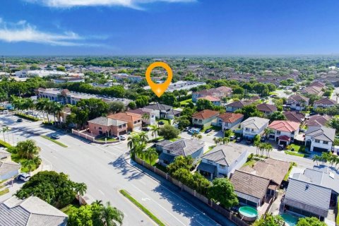 Villa ou maison à vendre à Miami, Floride: 4 chambres, 249.07 m2 № 1979287 - photo 5