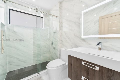 Villa ou maison à vendre à Miami, Floride: 4 chambres, 249.07 m2 № 1979287 - photo 22