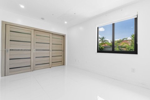 Villa ou maison à vendre à Miami, Floride: 4 chambres, 249.07 m2 № 1979287 - photo 25