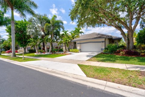 House in Weston, Florida 5 bedrooms, 343 sq.m. № 1151844 - photo 1