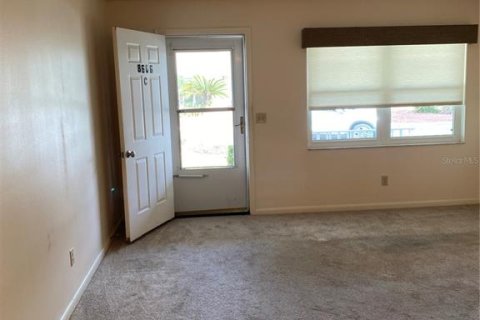 House in Ocala, Florida 2 bedrooms, 129.51 sq.m. № 2224501 - photo 3