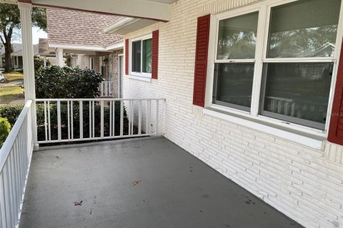 House in Ocala, Florida 2 bedrooms, 129.51 sq.m. № 2224501 - photo 2
