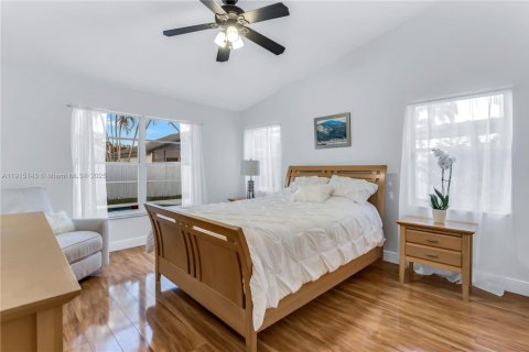 Villa ou maison à vendre à Pembroke Pines, Floride: 4 chambres, 300.17 m2 № 1971535 - photo 16