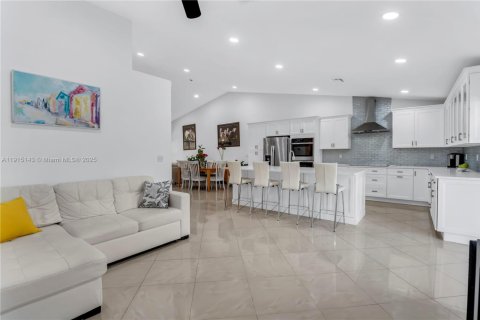 Villa ou maison à vendre à Pembroke Pines, Floride: 4 chambres, 300.17 m2 № 1971535 - photo 8