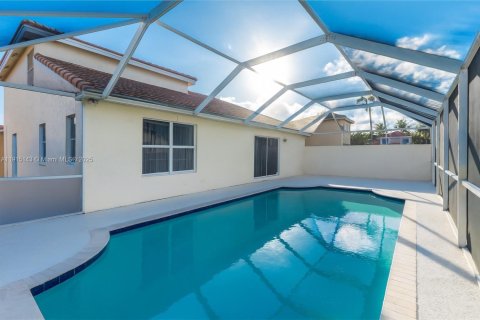Villa ou maison à vendre à Pembroke Pines, Floride: 4 chambres, 300.17 m2 № 1971535 - photo 24