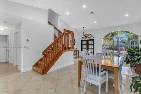 Villa ou maison à vendre à Pembroke Pines, Floride: 4 chambres, 300.17 m2 № 1971535 - photo 11