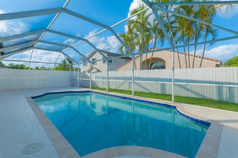 Villa ou maison à vendre à Pembroke Pines, Floride: 4 chambres, 300.17 m2 № 1971535 - photo 2