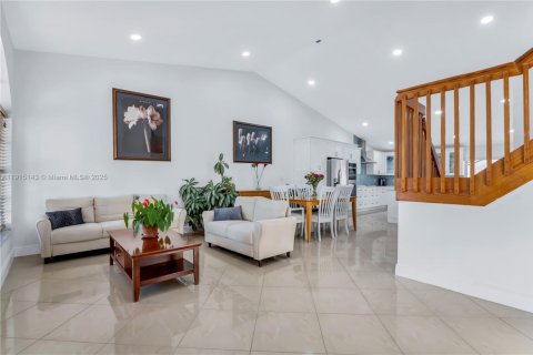 Villa ou maison à vendre à Pembroke Pines, Floride: 4 chambres, 300.17 m2 № 1971535 - photo 13