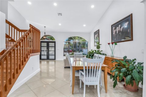 Villa ou maison à vendre à Pembroke Pines, Floride: 4 chambres, 300.17 m2 № 1971535 - photo 12