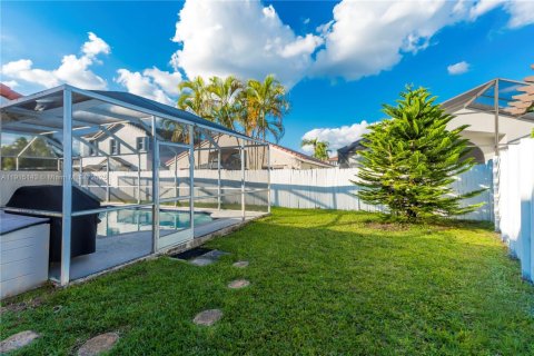 Villa ou maison à vendre à Pembroke Pines, Floride: 4 chambres, 300.17 m2 № 1971535 - photo 28