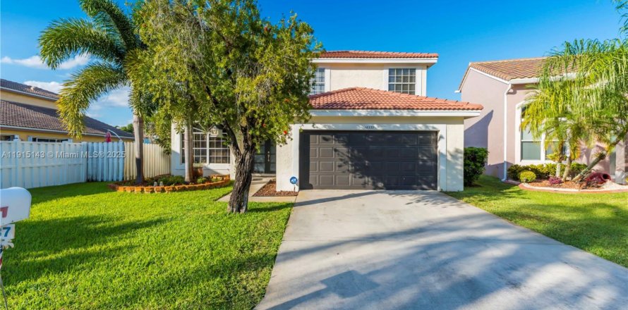 Villa ou maison à Pembroke Pines, Floride 4 chambres, 300.17 m2 № 1971535