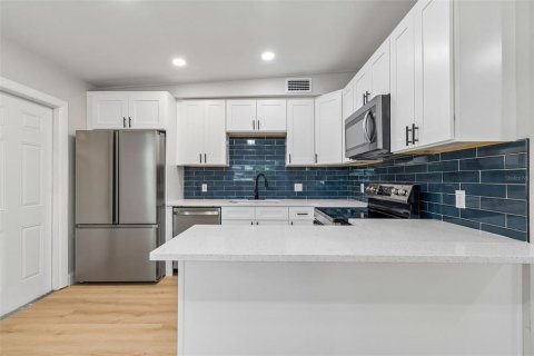 Villa ou maison à vendre à Tampa, Floride: 3 chambres, 106.47 m2 № 2291660 - photo 8