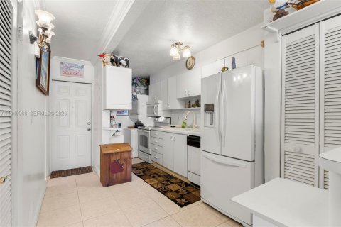 Купить кондоминиум в Холливуд, Флорида 1 спальня, 89.19м2, № 2004778 - фото 18