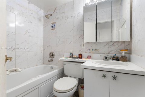 Купить кондоминиум в Холливуд, Флорида 1 спальня, 89.19м2, № 2004778 - фото 20