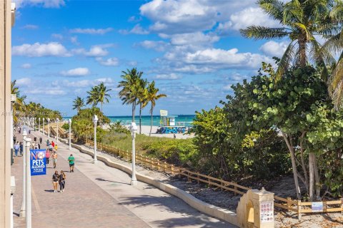 Купить кондоминиум в Холливуд, Флорида 1 спальня, 89.19м2, № 2004778 - фото 15