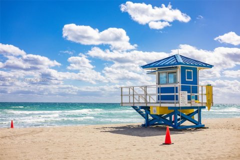 Купить кондоминиум в Холливуд, Флорида 1 спальня, 89.19м2, № 2004778 - фото 25