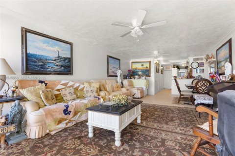 Купить кондоминиум в Холливуд, Флорида 1 спальня, 89.19м2, № 2004778 - фото 9