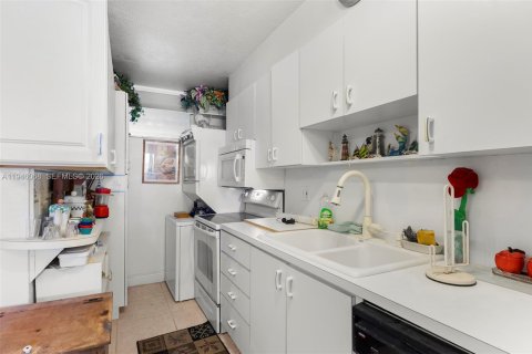 Купить кондоминиум в Холливуд, Флорида 1 спальня, 89.19м2, № 2004778 - фото 19