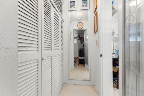 Купить кондоминиум в Холливуд, Флорида 1 спальня, 89.19м2, № 2004778 - фото 21