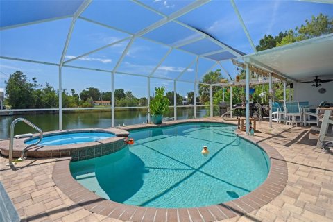 House in Hernando Beach, Florida 3 bedrooms, 108.7 sq.m. № 1793421 - photo 29