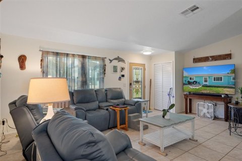House in Hernando Beach, Florida 3 bedrooms, 108.7 sq.m. № 1793421 - photo 7
