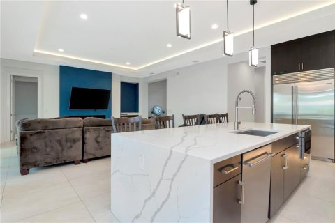 Casa en venta en Tampa, Florida, 4 dormitorios, 410.44 m2 № 1570408 - foto 24