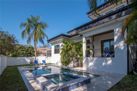 Casa en venta en Tampa, Florida, 4 dormitorios, 410.44 m2 № 1570408 - foto 2