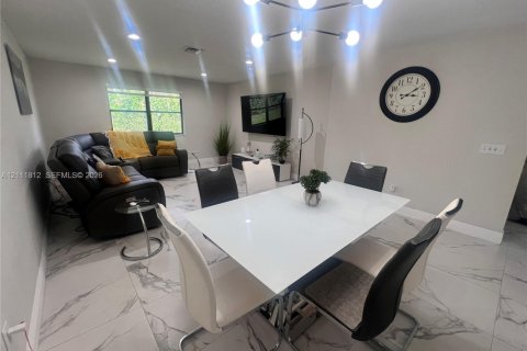Touwnhouse à vendre à Royal Palm Beach, Floride: 3 chambres, 120.59 m2 № 2432534 - photo 8