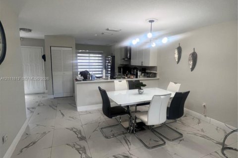 Touwnhouse à vendre à Royal Palm Beach, Floride: 3 chambres, 120.59 m2 № 2432534 - photo 15