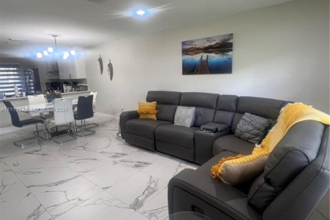 Touwnhouse à vendre à Royal Palm Beach, Floride: 3 chambres, 120.59 m2 № 2432534 - photo 11