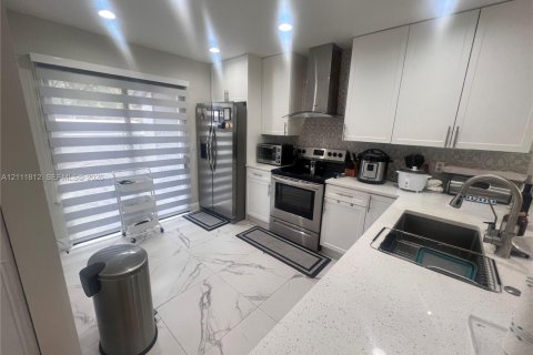 Touwnhouse à vendre à Royal Palm Beach, Floride: 3 chambres, 120.59 m2 № 2432534 - photo 20