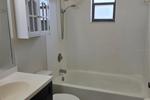 Appartement à louer à New Port Richey, Floride: 2 chambres, 70.79 m2 № 2284896 - photo 8