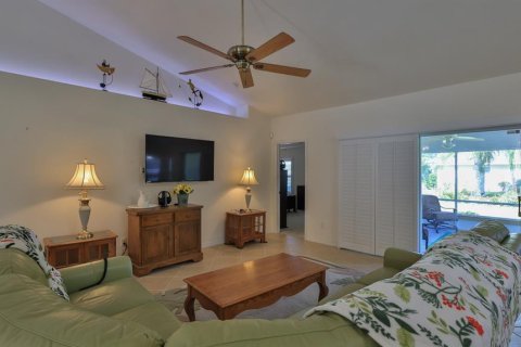 Villa ou maison à vendre à New Smyrna Beach, Floride: 3 chambres, 195 m2 № 2429242 - photo 11